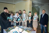 Издательство "Никея" передало тираж Евангелия для благотворительного распространения в Бердянске