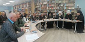 Во Владивостоке прошел круглый стол «Просвещение через книгу: деятельность современных писателей Дальнего Востока»