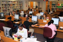 Треть американцев пользуются бесплатными компьютерами в библиотеках