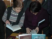 Уникальные книги вручил посол России в КР киргизским студентам  