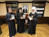 Председатель Издательского совета передал комплект богословской и научной литературы в библиотеку Минской духовной академии